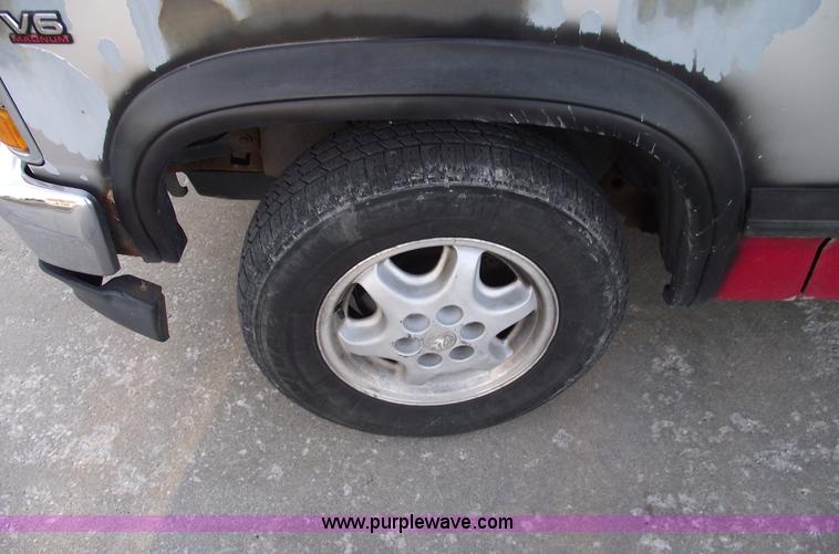 image for item C5821 1994 Dodge Dakota SLT extended cab pickup