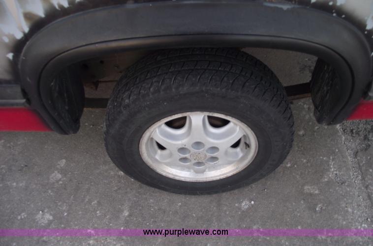 image for item C5821 1994 Dodge Dakota SLT extended cab pickup