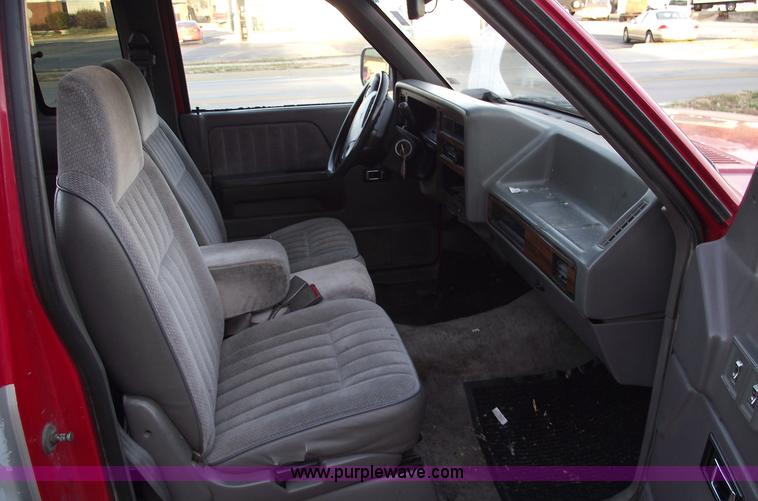image for item C5821 1994 Dodge Dakota SLT extended cab pickup