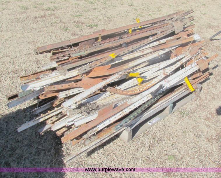 image for item D9223 Approximately 50 assorted T-posts