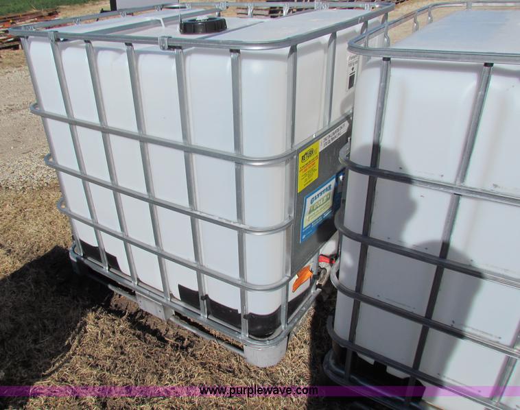 image for item D9225 (3) 275 gallon tanks
