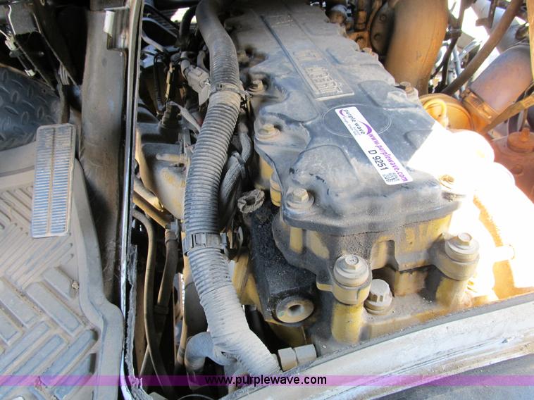 image for item D9251 2004 GMC C8500 engine and belt driven accessories and air compressor