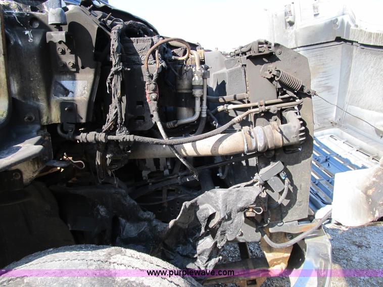 image for item D9251 2004 GMC C8500 engine and belt driven accessories and air compressor