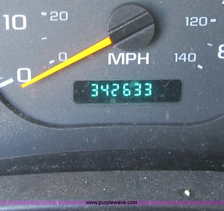 image for item D9251 2004 GMC C8500 engine and belt driven accessories and air compressor