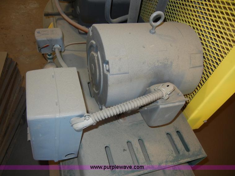 image for item H9092 1989 Rol-air 200 gallon air compressor