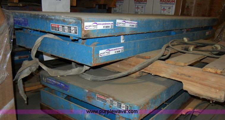 image for item H9095 (3) electric hydraulic scissor lifts