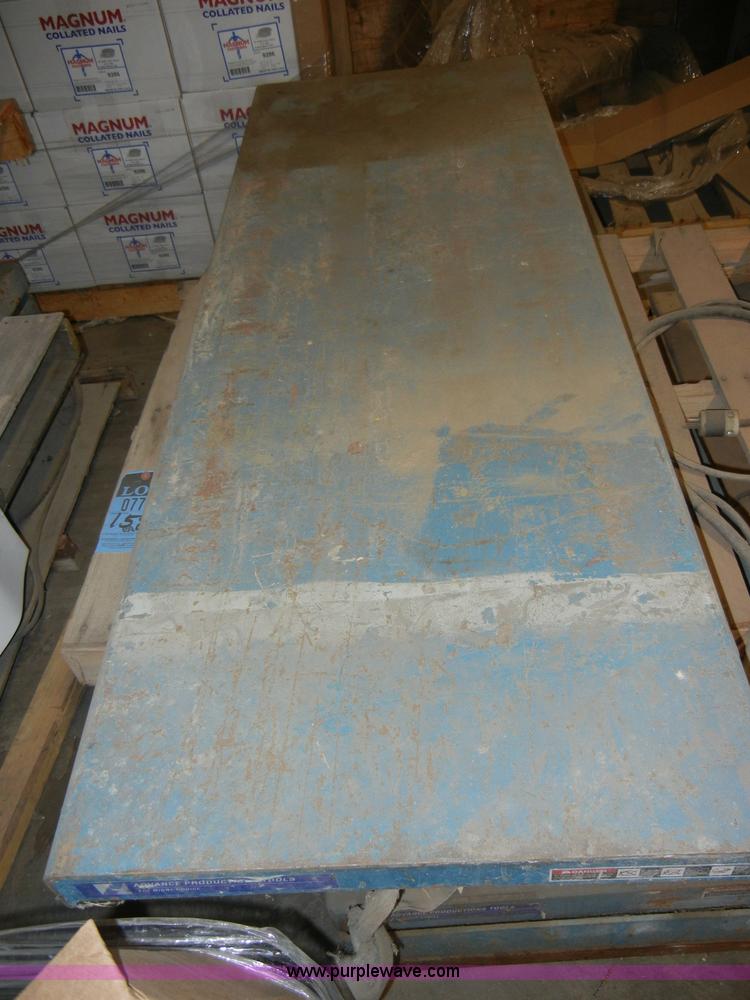 image for item H9096 (3) electric hydraulic scissor lifts