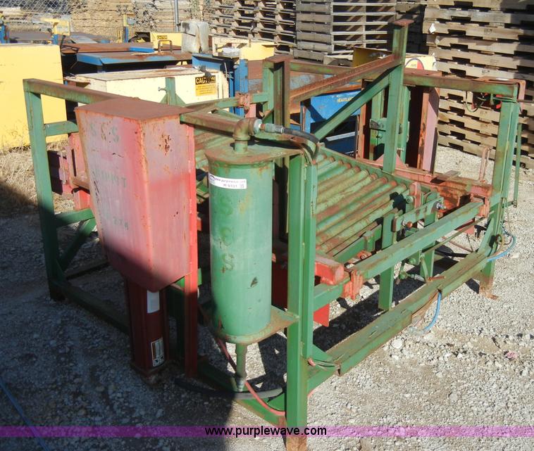 image for item H9101 (2) Willow Creek pallet stackers