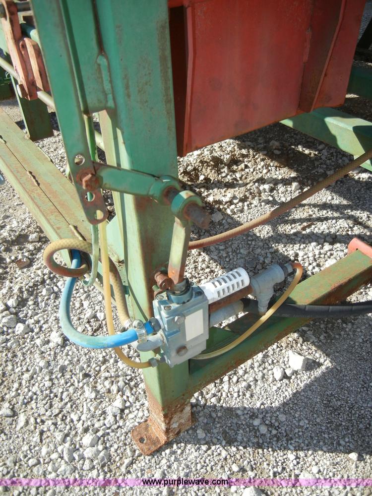 image for item H9101 (2) Willow Creek pallet stackers