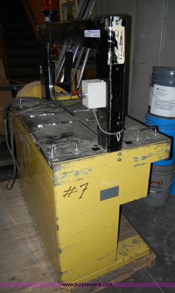 image for item H9122 Strapak SS-80AK banding machine