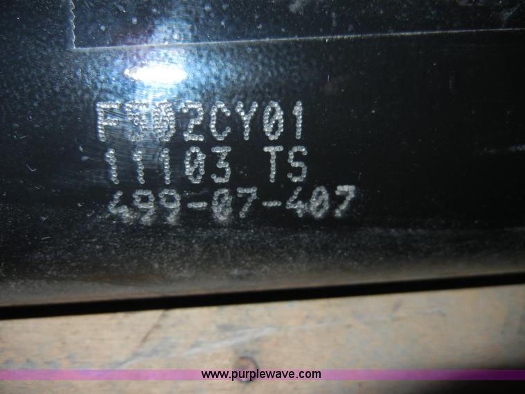 image for item H9128 (2) new hydraulic rams