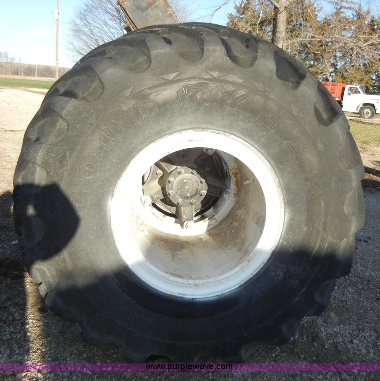 image for item H9190 Wheels and tires with axle