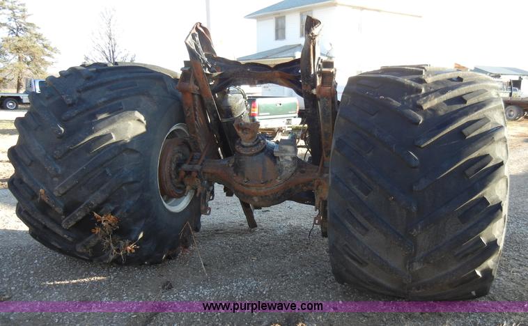 image for item H9190 Wheels and tires with axle
