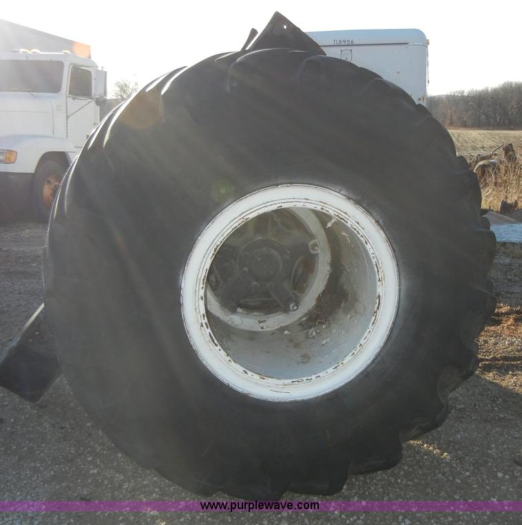 image for item H9190 Wheels and tires with axle