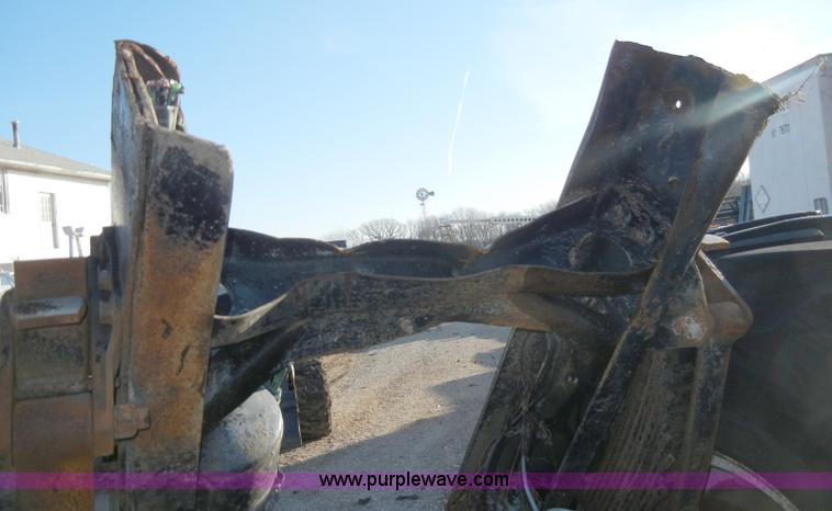 image for item H9190 Wheels and tires with axle