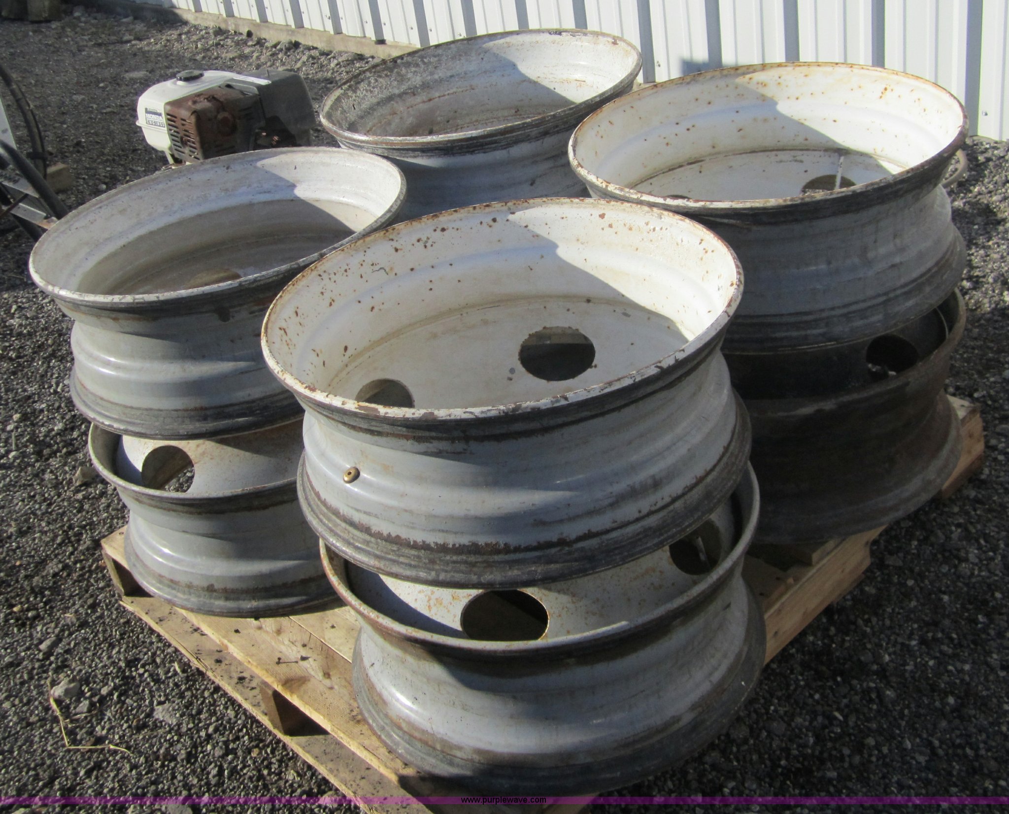 (8) 22.5 Budd steel rims in Tulsa, OK Item B9037 sold Purple Wave