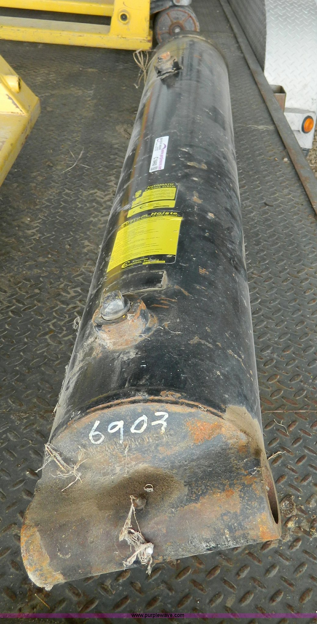 Custom Hoists end dump cylinder in Norton, KS Item C9460 sold