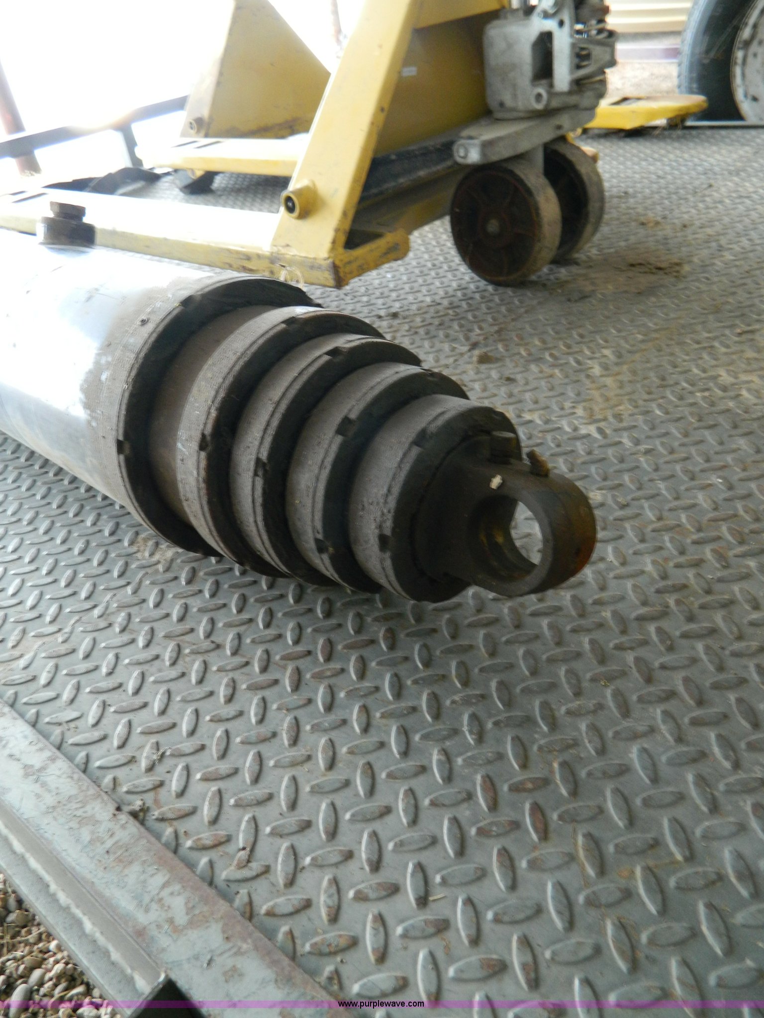 Custom Hoists end dump cylinder in Norton, KS Item C9460 sold