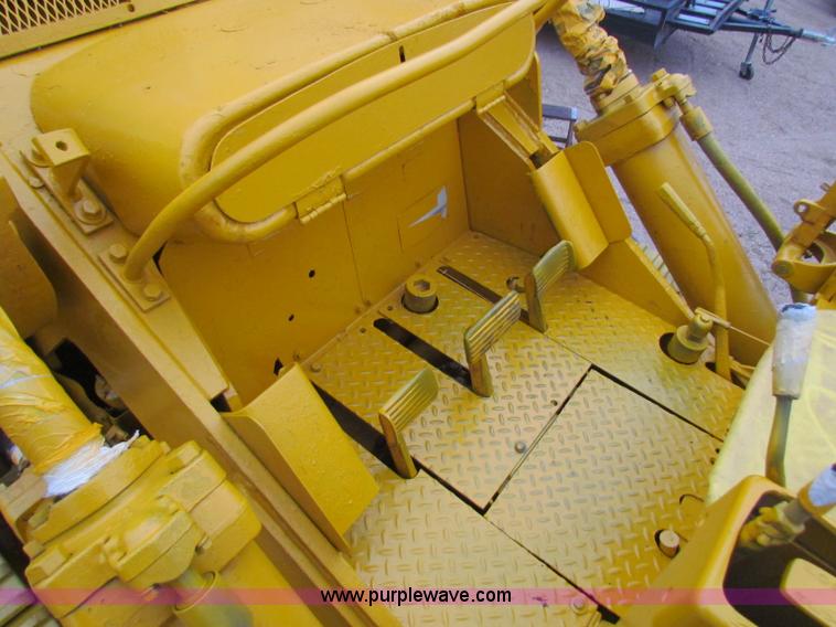 image for item A3503 Caterpillar 977 track loader