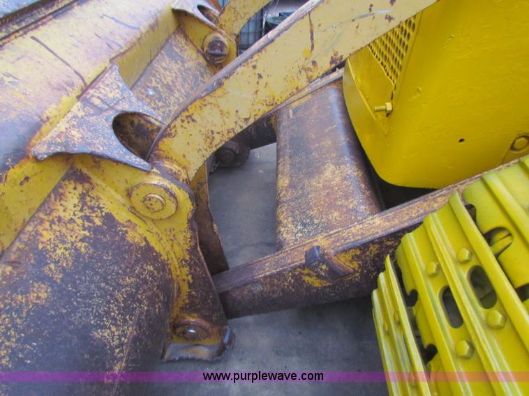 image for item A3503 Caterpillar 977 track loader