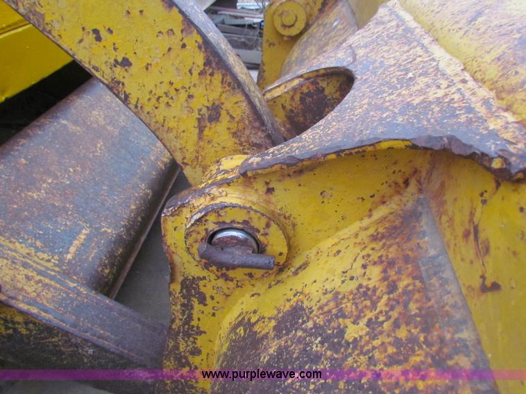 image for item A3503 Caterpillar 977 track loader