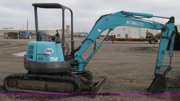 image for item A4481 2001 Kobelco 35SR compact excavator