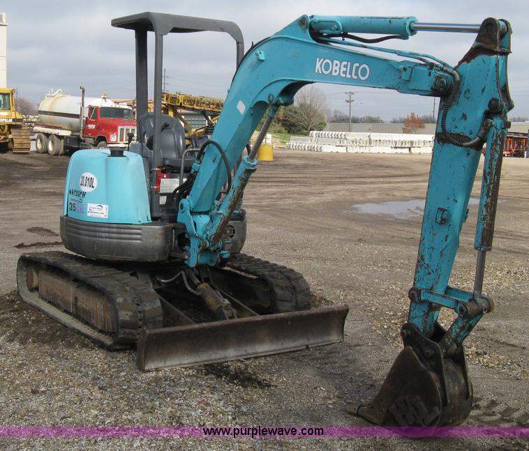 image for item A4481 2001 Kobelco 35SR compact excavator