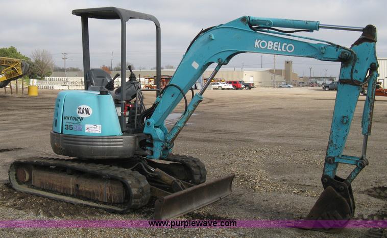image for item A4481 2001 Kobelco 35SR compact excavator