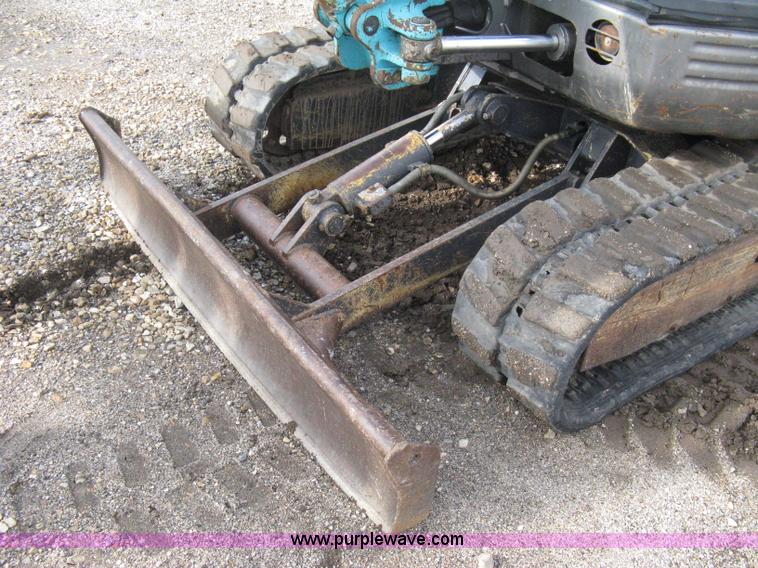 image for item A4481 2001 Kobelco 35SR compact excavator