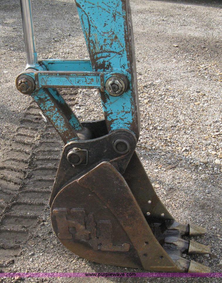 image for item A4481 2001 Kobelco 35SR compact excavator