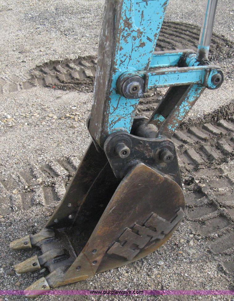 image for item A4481 2001 Kobelco 35SR compact excavator
