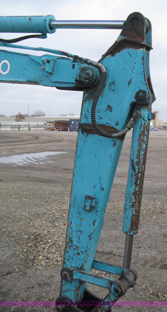 image for item A4481 2001 Kobelco 35SR compact excavator