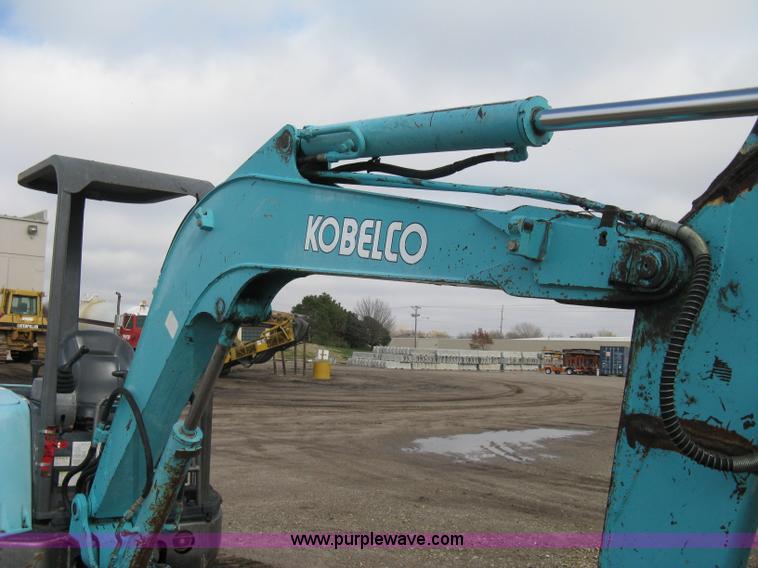 image for item A4481 2001 Kobelco 35SR compact excavator