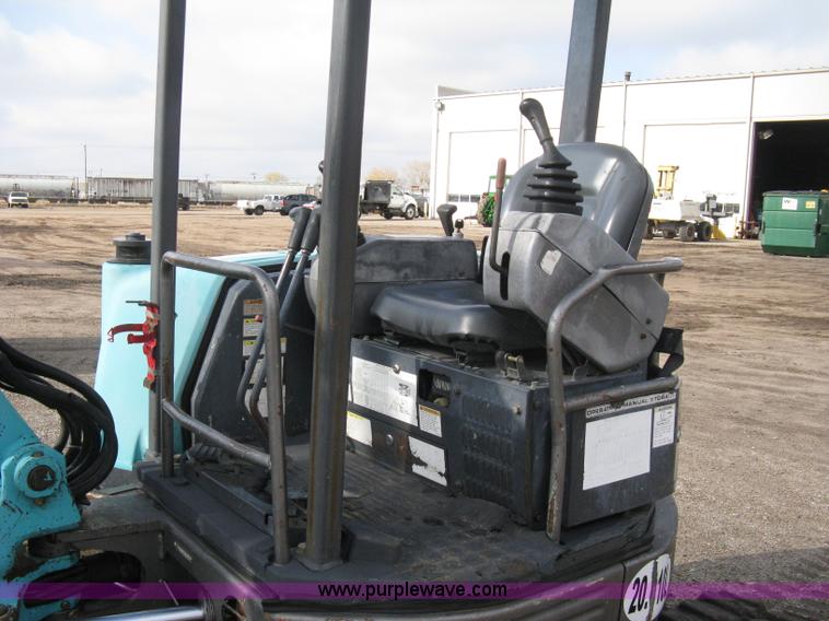 image for item A4481 2001 Kobelco 35SR compact excavator