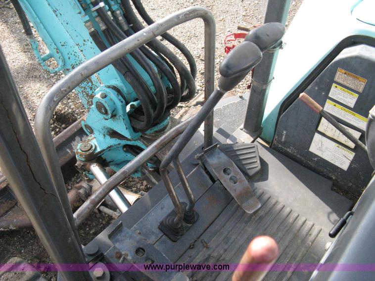 image for item A4481 2001 Kobelco 35SR compact excavator