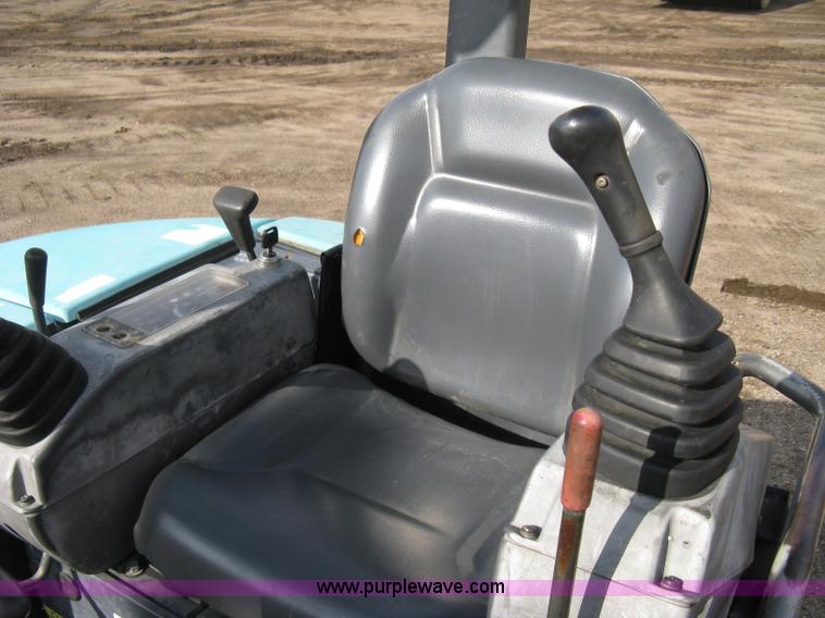 image for item A4481 2001 Kobelco 35SR compact excavator