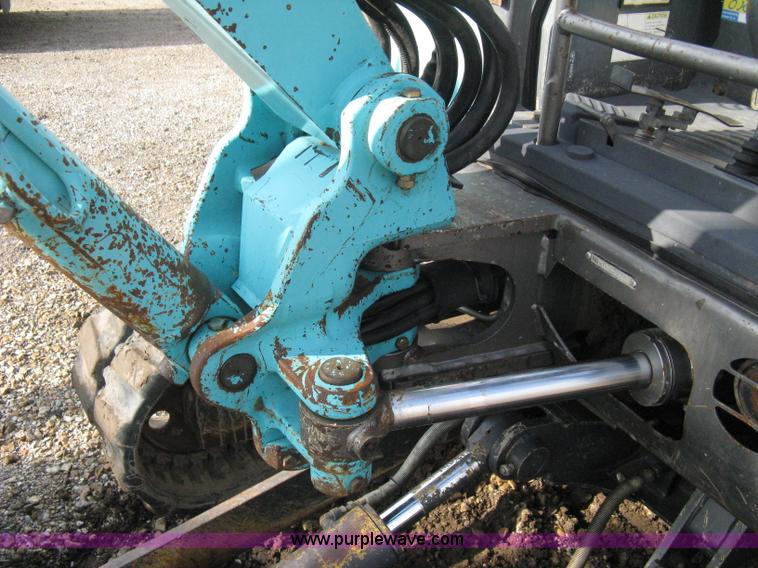 image for item A4481 2001 Kobelco 35SR compact excavator