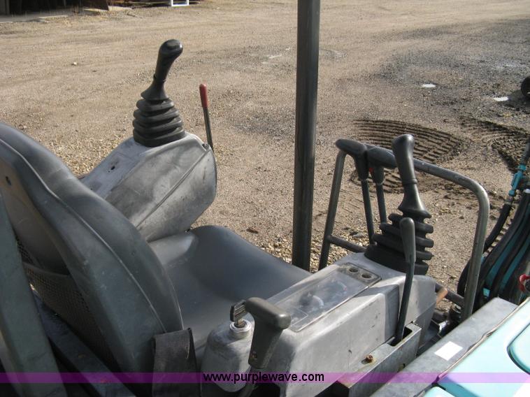 image for item A4481 2001 Kobelco 35SR compact excavator