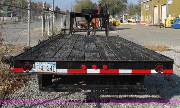 image for item A4483 1982 LCT 20' gooseneck flatbed trailer