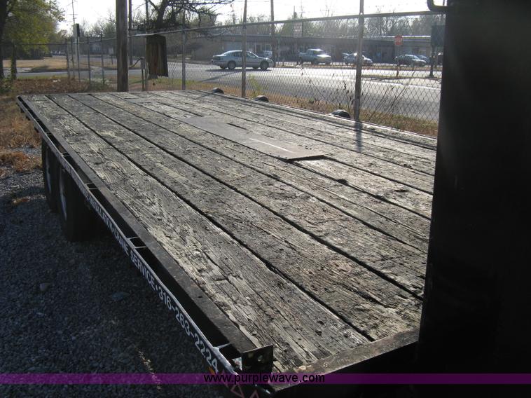 image for item A4483 1982 LCT 20' gooseneck flatbed trailer