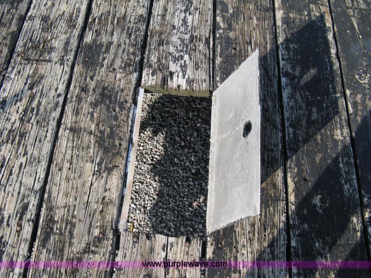 image for item A4483 1982 LCT 20' gooseneck flatbed trailer