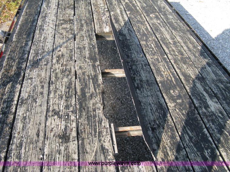 image for item A4483 1982 LCT 20' gooseneck flatbed trailer