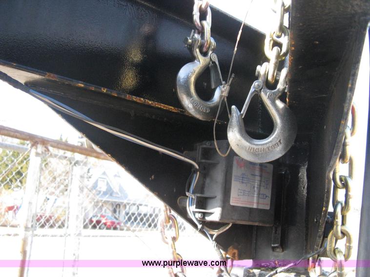 image for item A4483 1982 LCT 20' gooseneck flatbed trailer