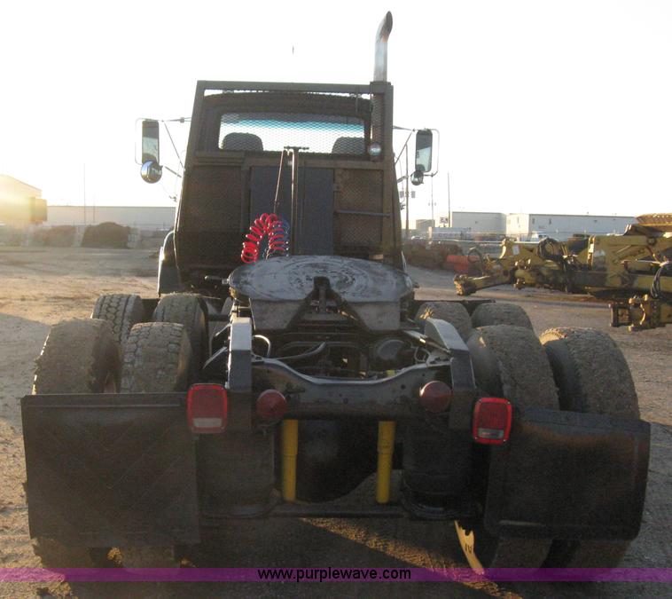 image for item A4487 1990 Ford LTA9000 Aero Max 106 semi truck