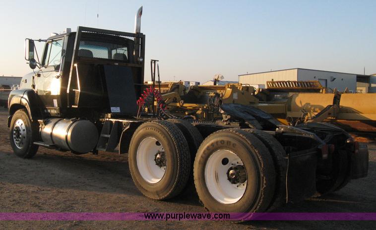 image for item A4487 1990 Ford LTA9000 Aero Max 106 semi truck