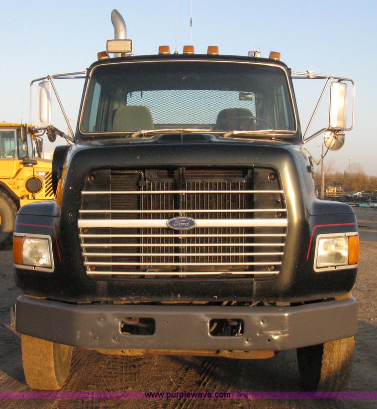 image for item A4487 1990 Ford LTA9000 Aero Max 106 semi truck