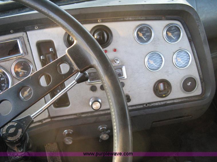 image for item A4487 1990 Ford LTA9000 Aero Max 106 semi truck