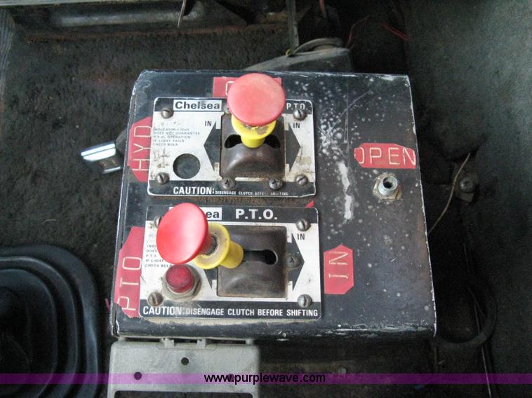 image for item A4487 1990 Ford LTA9000 Aero Max 106 semi truck