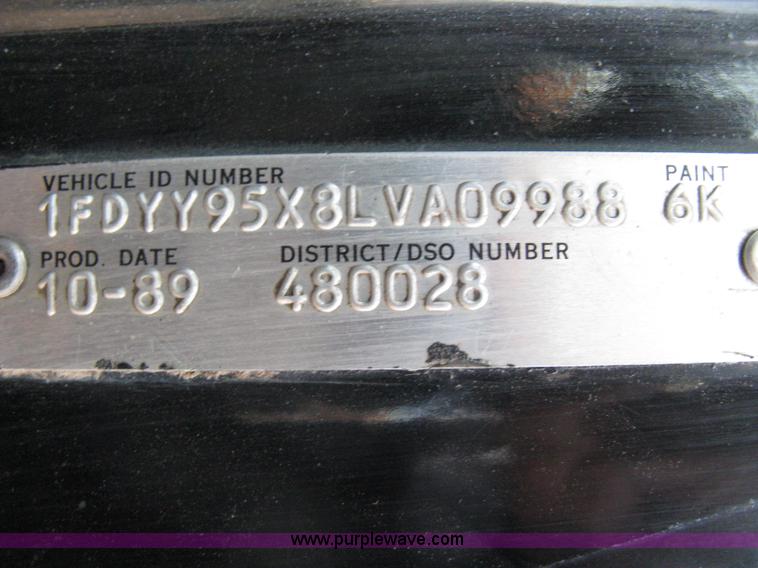 image for item A4487 1990 Ford LTA9000 Aero Max 106 semi truck