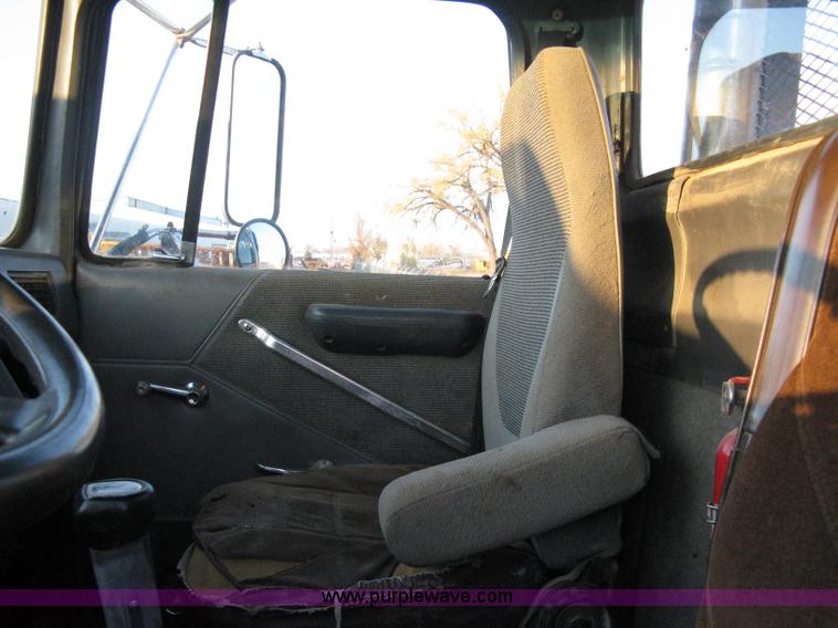 image for item A4487 1990 Ford LTA9000 Aero Max 106 semi truck